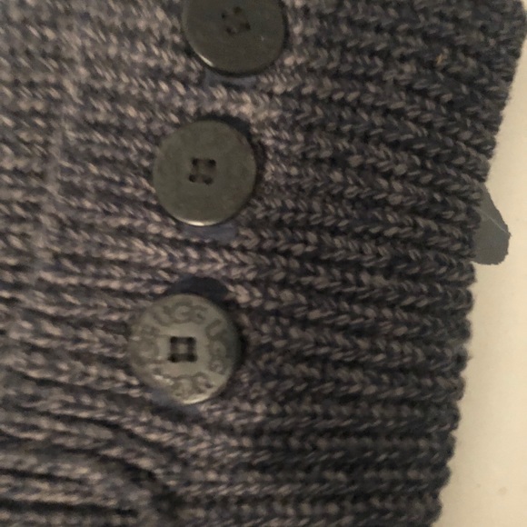 Women’s Cable Knit Uggs - Picture 3 of 3